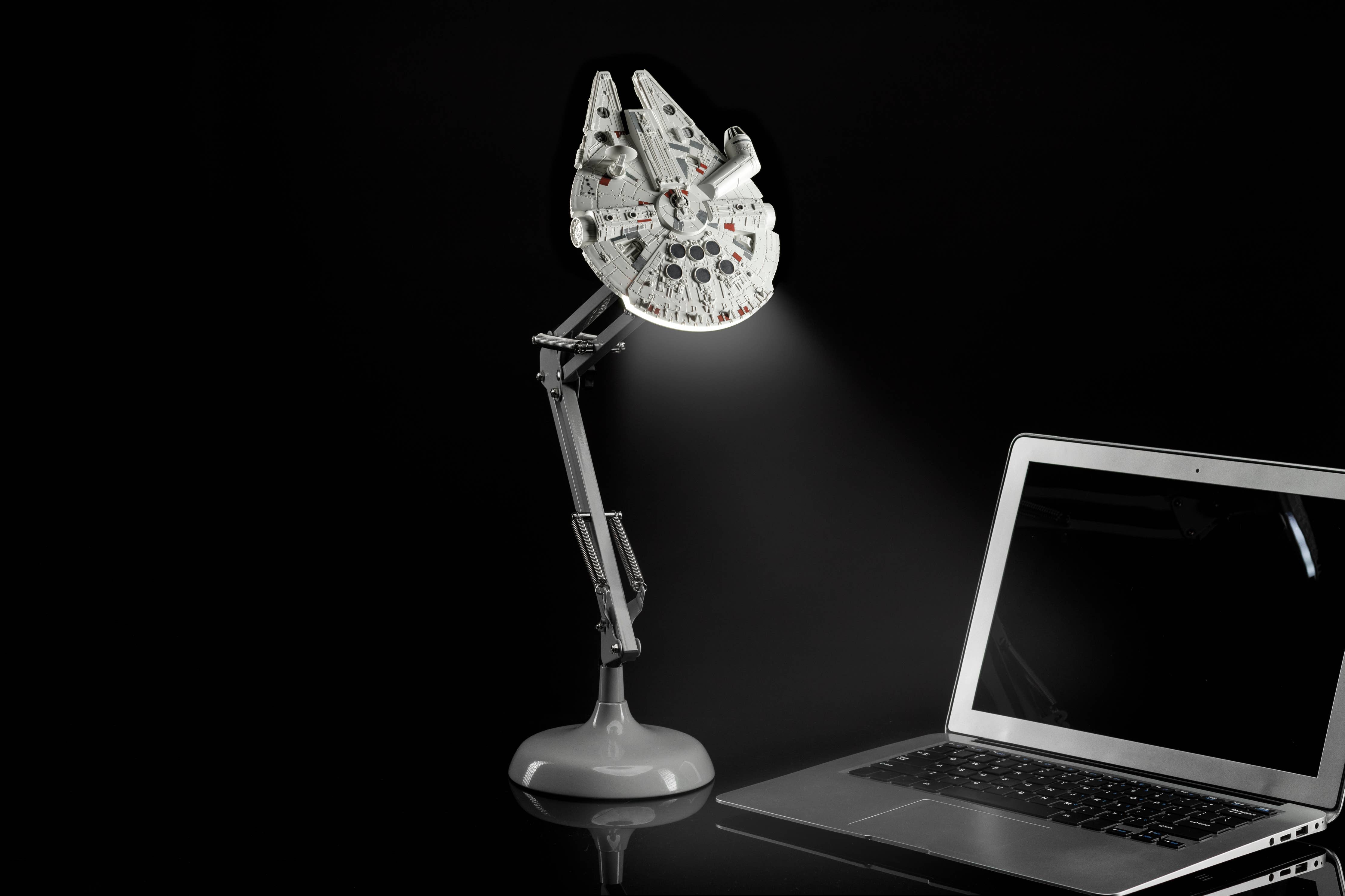 Star Wars Millennium Falcon posable desk light officially licensed