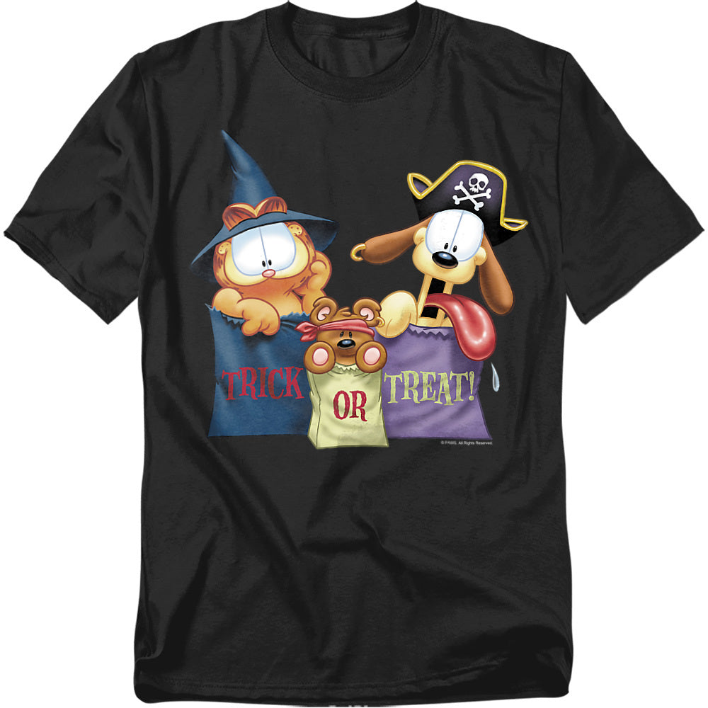 Black t-shirt featuring Garfield dressed as a witch, Odie as a pirate, and Pooky in a small bag, with the words “Trick or Treat!”